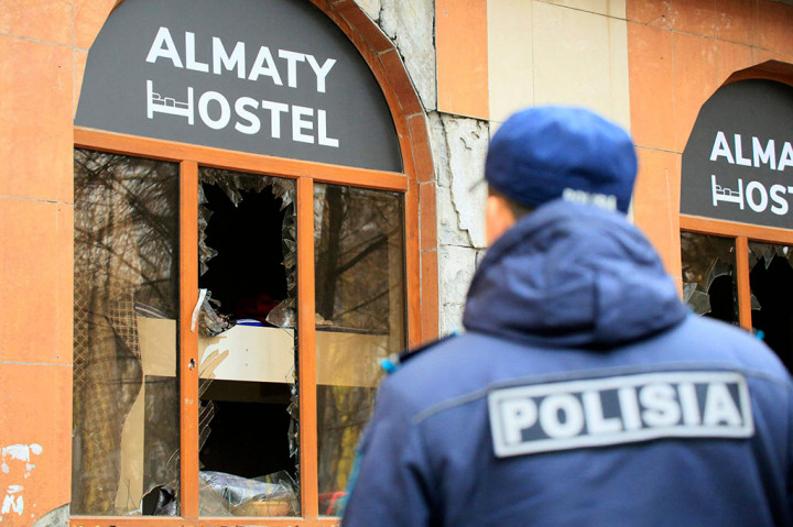 Departemen darurat mengatakan bahwa 72 orang tinggal di asrama pada saat kebakaran terjadi, 59 di antaranya telah dievakuasi dengan selamat.