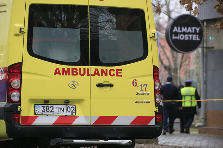 Kebakaran di Jalan Adi Sharipov, di pusat bekas ibu kota, dilaporkan sekitar pukul 05.30 (Rabu 23.30 GMT). Petugas pemadam kebakaran tiba tujuh menit kemudian dan menemukan ruang bawah tanah sebuah bangunan tempat tinggal tiga lantai terbakar, menurut pernyataan itu.