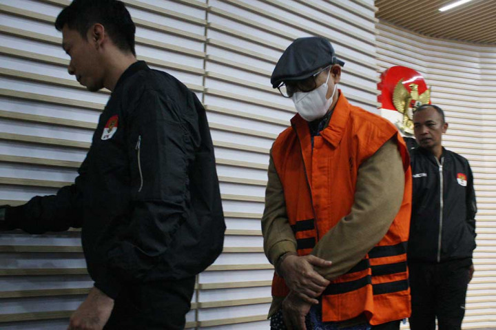 Asep mengatakan Gazalba Saleh diduga telah memanfaatkan jabatannya selaku Hakim Agung Kamar Pidana MA RI sejak 2017 untuk mengondisikan isi amar putusan yang mengakomodasi dan menguntungkan pihak-pihak tertentu yang berperkara dan mengajukan upaya hukum di MA.