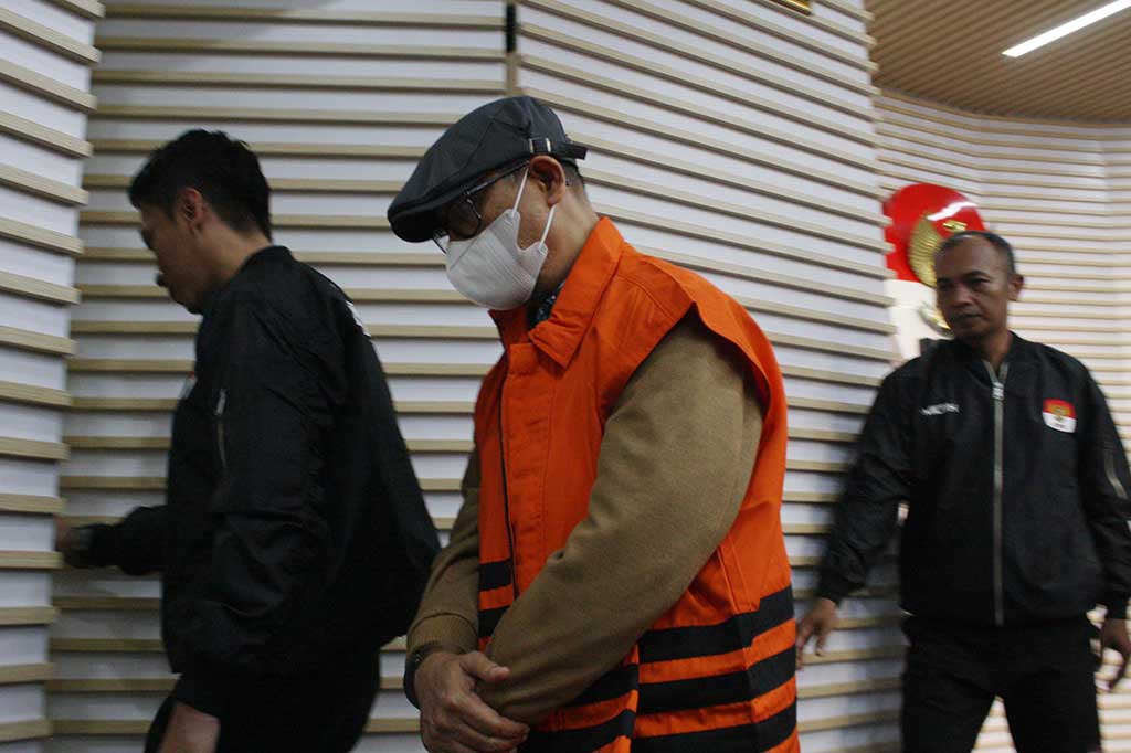 Dari pengondisian isi amar putusan tersebut, Gazalba menerima pemberian sejumlah uang sebagai bentuk penerimaan gratifikasi di antaranya untuk putusan dalam perkara kasasi dengan terdakwa eks Menteri Kelautan dan Perikanan Edhy Prabowo, Rennier Abdul Rahman Latief dan peninjauan kembali dari terpidana Jafar Abdul Gaffar.