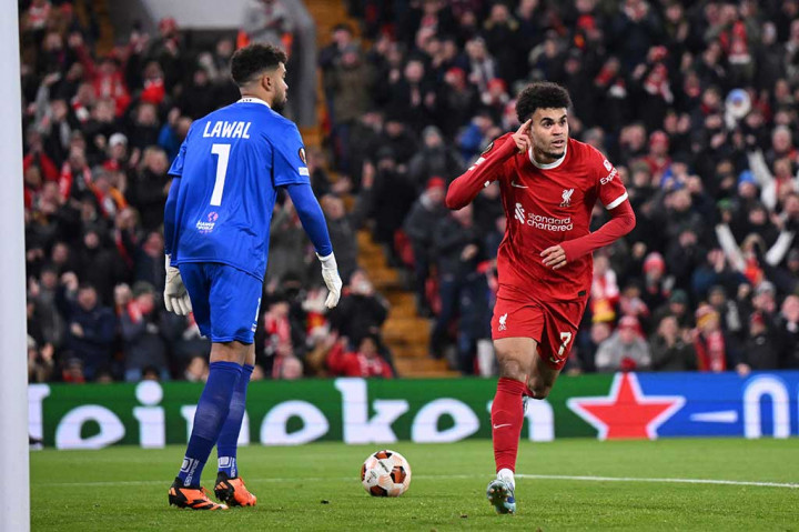 Tuan rumah menguasai jalannya pertandingan dan berhasil membuka keunggulan pada menit ke-12. Luis Diaz mengakhiri puasa golnya di Anfield sejak Agustus saat ia menanduk bola melewati kiper LASK Tobias Lawal.