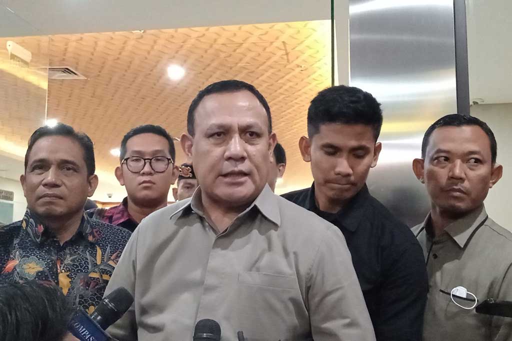  Ketua nonaktif KPK Firli Bahuri selesai menjalani pemeriksaan sebagai tersangka kasus dugaan pemerasan terhadap mantan Menteri Pertanian (Mentan) Syahrul Yasin Limpo (SYL) di Bareskrim Polri, Jakarta Selatan, Jumat, 1 Desember 2023 malam. Firli diperiksa selama 10 jam dari pukul 09.00-19.00 WIB.