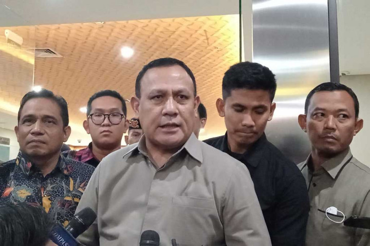  Ketua nonaktif KPK Firli Bahuri selesai menjalani pemeriksaan sebagai tersangka kasus dugaan pemerasan terhadap mantan Menteri Pertanian (Mentan) Syahrul Yasin Limpo (SYL) di Bareskrim Polri, Jakarta Selatan, Jumat, 1 Desember 2023 malam. Firli diperiksa selama 10 jam dari pukul 09.00-19.00 WIB.