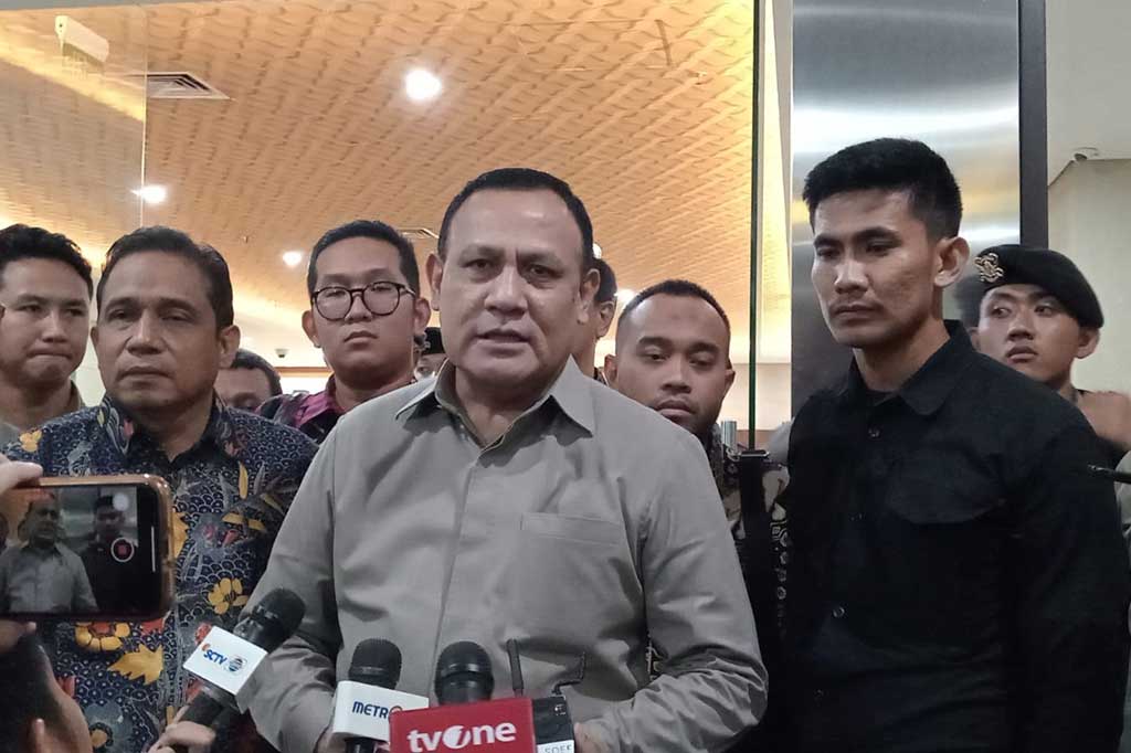 Mantan pucuk pimpinan Lembaga Antirasuah itu tidak ditahan meski sudah menyandang status tersangka. 