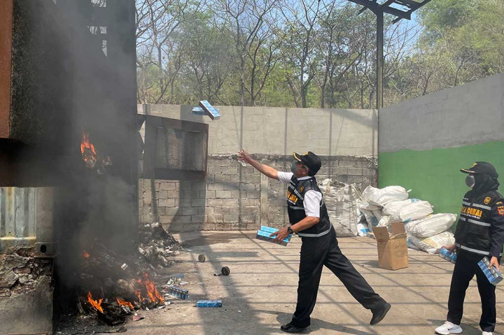 Nilai barang keseluruhan yang dimusnahkan adalah Rp9,8 miliar. Sementara potensi cukai dari barang kena cukai (BKC) Ilegal tersebut sebesar Rp5,75 miliar.