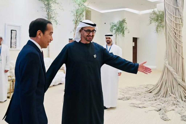 Dalam pertemuan itu, kedua pemimpin negara juga membahas soal peningkatan kerja sama di berbagai bidang, salah satunya migas yang merupakan impor terbesar Indonesia dari UAE. 