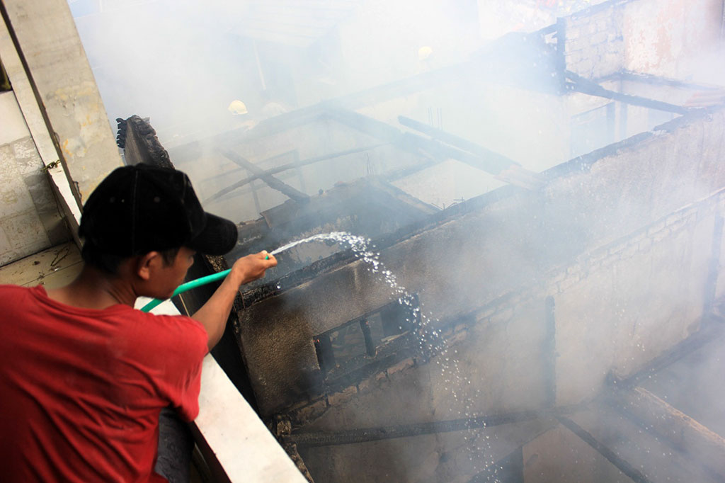 Sementara, Plt Kasi Pemadam Kebakaran (Damkar) Sektor Setiabudi, Suhadi, mengatakan kronologi kebakaran bermula dari aktivitas masak di dalam rumah. 