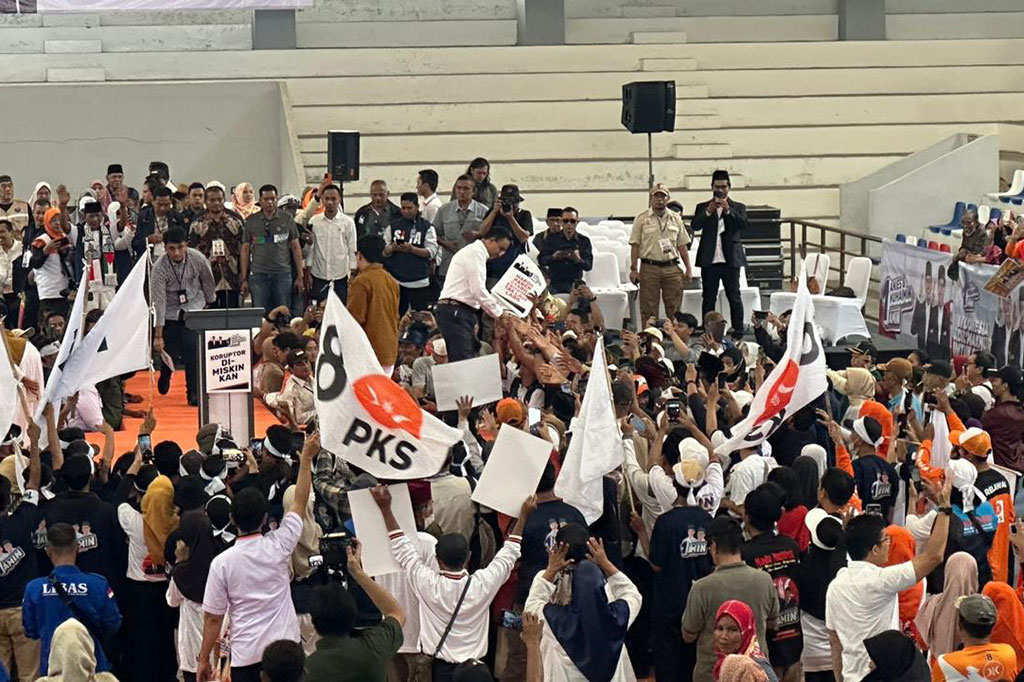 Dia mencontohkan peran besar dari sebuah kewenangan ialah saat dia menjabat sebagai gubernur DKI Jakarta. Pada 2017 dia berhasil menutup tempat hiburan yang ditemukan ada pelanggaran, Alexis, yang mana tempat itu sebelumnya sangat sulit untuk disentuh.