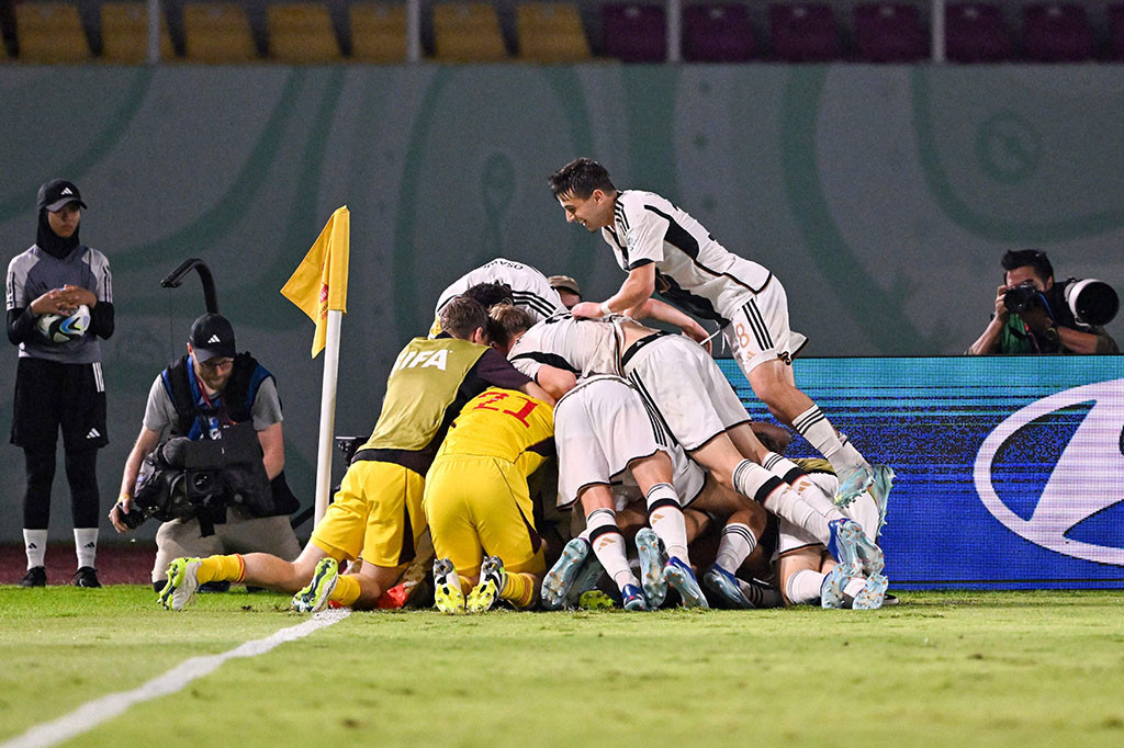 Secara dramatis Jerman menjadi jawara Piala Dunia U-17 2023, usai menekuk Prancis lewat drama adu penalti 4-3 setelah bermain imbang 2-2 selama 180 menit di Stadion Manahan, Solo, Sabtu 2 November.