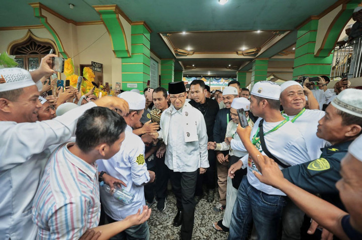 “Kami yang berada di pemerintahan, di dunia politik atau umaroh ini ingin mendapatkan petunjuk, berkah, arahan bahkan teguran dari para ulama,” tutur Anies