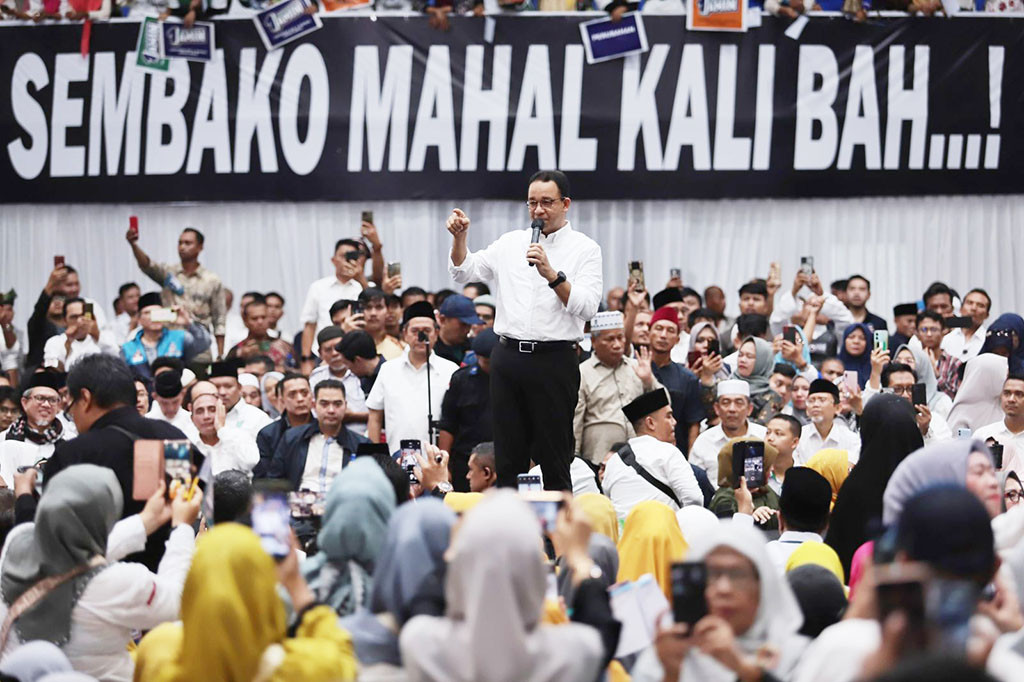 Calon presiden (capres) nomor urut 1 Anies Baswedan mengungkapkan dua janji dalam 100 hari kerja pertama pasangan Anies Baswedan-Muhaimin Iskandar (AMIN). Pertama menekan harga kebutuhan pokok agar stabil dan terjangkau.