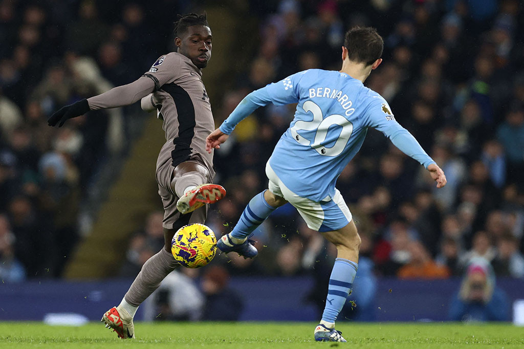 City akhirnya bisa berbalik unggul pada menit ke-33. Menguasai umpan Julian Alvarez, Phil Foden berhasil merobek gawang Spurs.