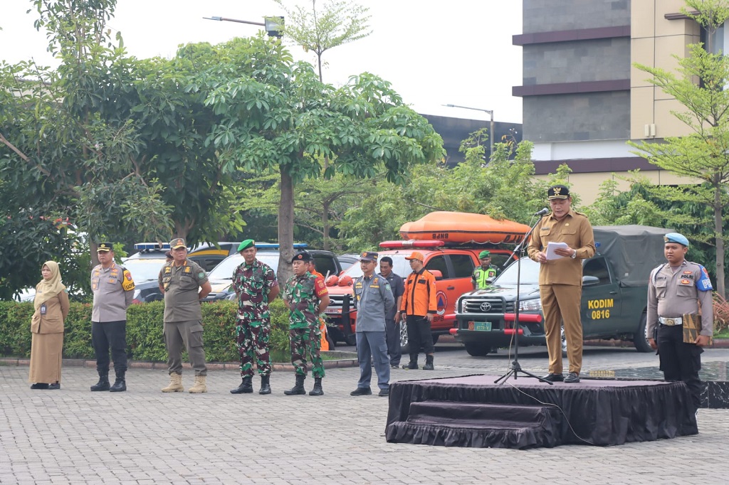 Pemerintah Kabupaten Sidoarjo menggelar Apel Kesiapsiagaan Antisipasi Bencana Hidrometeorologi di Lapangan Mako Polresta Sidoarjo, Senin, 4 Desember 2023. 