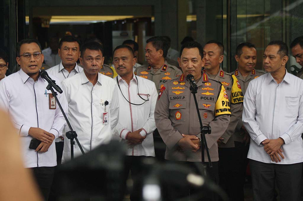 Komisi Pemberantasan Korupsi (KPK) dan Kepolisian Republik Indonesia (Polri) menandatangani kesepakatan koordinasi dan supervisi penanganan tindak pidana korupsi di Gedung Merah Putih KPK, Jakarta Selatan, Senin, 4 Desember 2023.