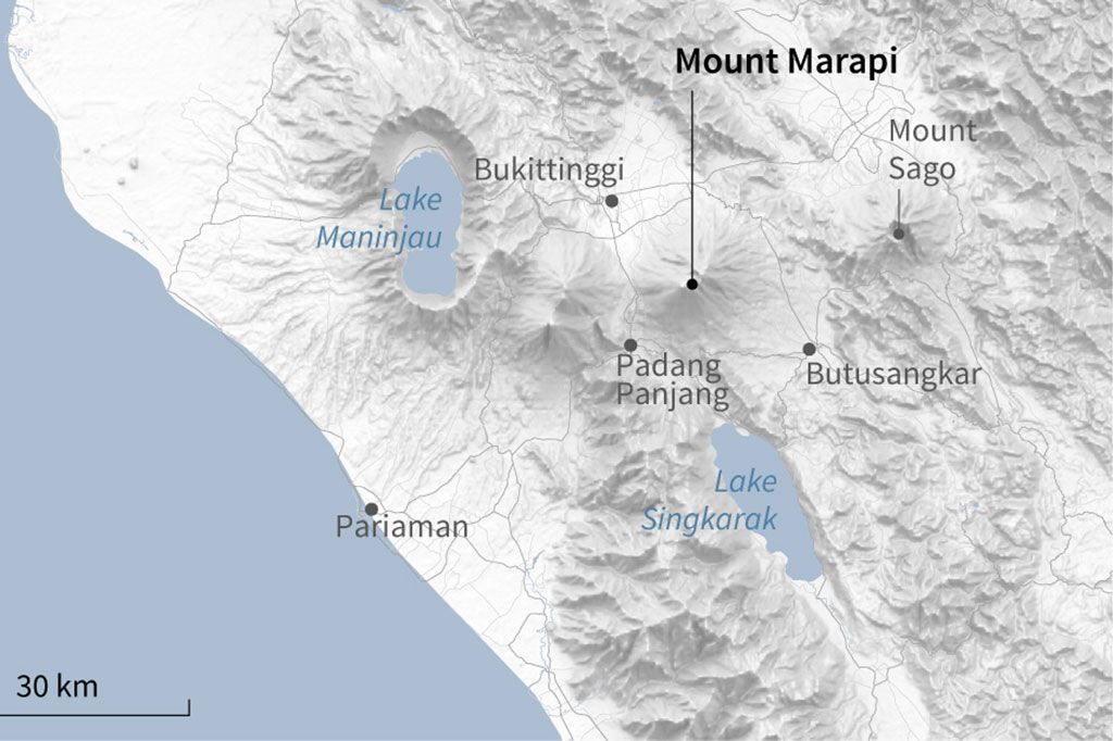Gunung Marapi berada di Level II, Waspada, dengan rekomendasi masyarakat di sekitar Gunung Marapi dan pengunjung wisatawan tidak diperbolehkan mendaki gunung pada radius tiga kilometer dari kawah puncak.