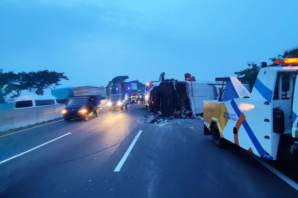 Meskipun tidak ada korban jiwa, kecelakaan ini mengakibatkan kemacetan sepanjang lima kilometer dari arah Sidoarjo ke Porong. Kemacetan di jalan tol ini juga berdampak terjadinya kemacetan sejumlah jalan protokol.