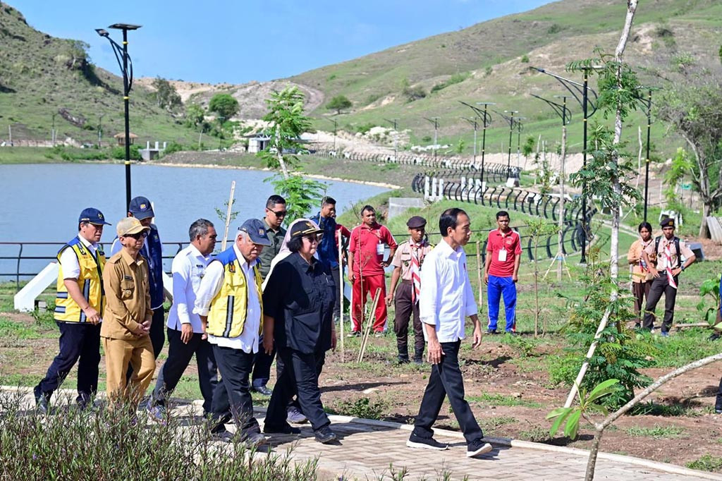 Presiden Jokowi menyampaikan bahwa jenis tanaman yang ditanam bersama pada kesempatan tersebut sangat beragam, baik tanaman estetika ataupun nonestetika.