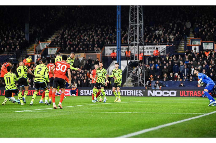 Luton dapat menyamakan kedudukan lima menit berselang lewat sundulan Gabriel Osho memanfaatkan umpan Alfie Doughty sehingga skor kembali sama kuat 1-1.