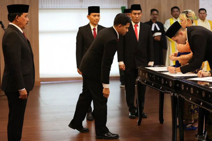“Ini adalah hari yang luar biasa dan saya dalam kondisi baik. Saya ingin berterima kasih kepada Ketum PSSI, juga pemerintah Indonesia. Perasaan saya sangat senang. Saya siap memberikan segalanya untuk negara ini, untuk negara kita. Saya sudah tidak sabar ingin bergabung dengan tim dalam pemusatan latihan,” kata Justin.