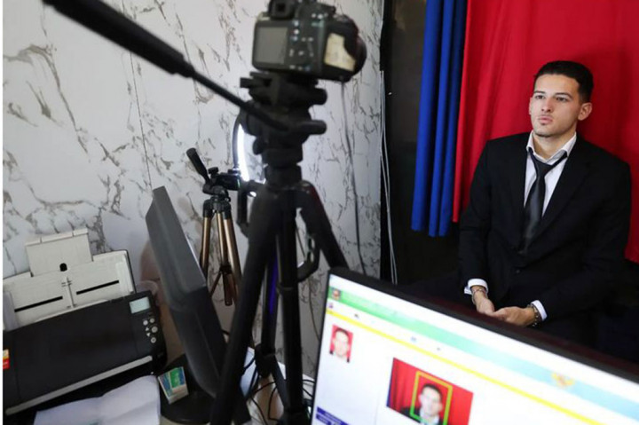 Setelah menjalani pengambilan sumpah dan janji setia pewarganegaraan Republik Indonesia di Kanwil Kemenkumham, Justin Hubner langsung menuju kantor Dinas Kependudukan dan Pencatatan Sipil serta kantor Imigrasi untuk mengurus KTP dan Paspor.