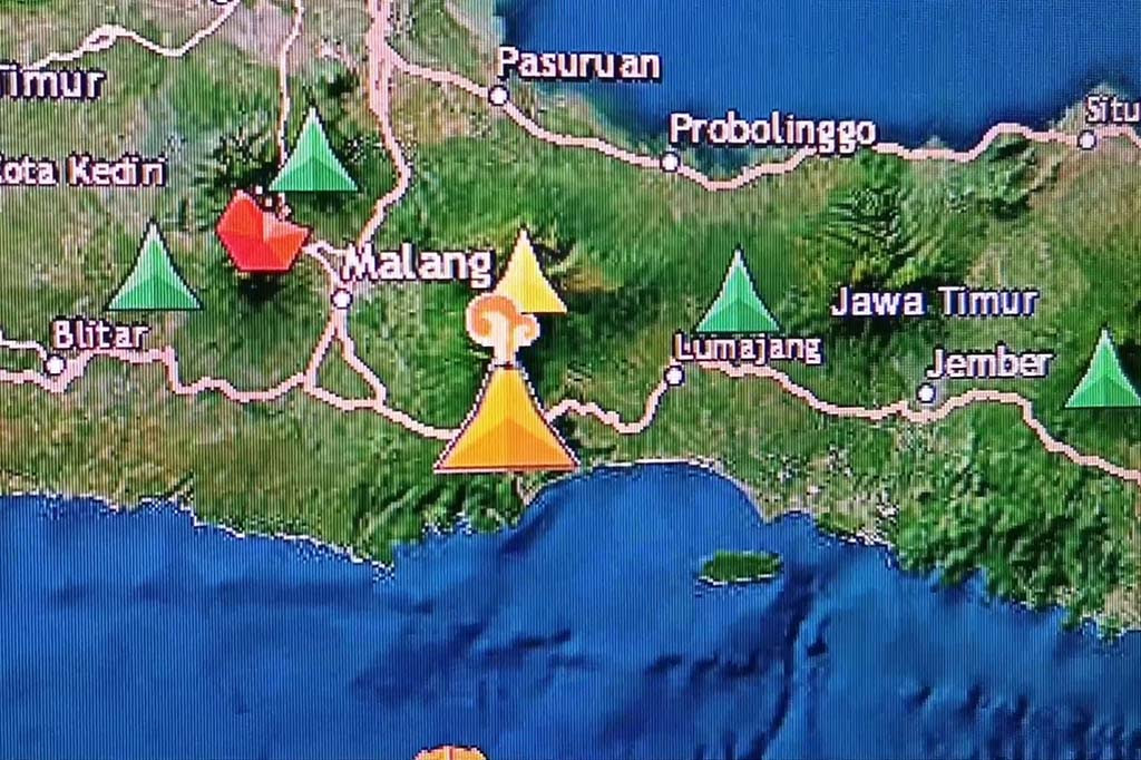 Tujuh gunung aktif tersebut adalah Ijen (Banyuwangi), Raung (Bondowoso) Bromo (Probolinggo), Kelud (Kediri-Blitar), Arjuno-Welirang (Mojokerto-Pasuruan), Semeru (Lumajang-Malang) dan Gunung Lamongan (Lumajang). Dua di antara gunung tersebut berstatus waspada (Bromo) dan siaga (Semeru).
