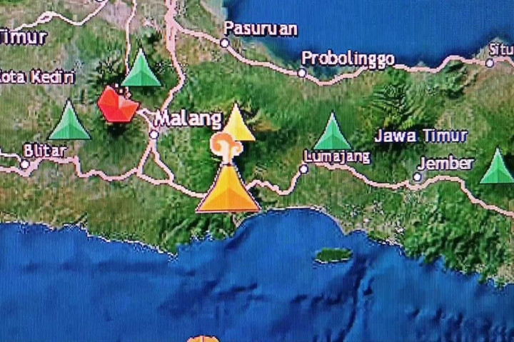 Tujuh gunung aktif tersebut adalah Ijen (Banyuwangi), Raung (Bondowoso) Bromo (Probolinggo), Kelud (Kediri-Blitar), Arjuno-Welirang (Mojokerto-Pasuruan), Semeru (Lumajang-Malang) dan Gunung Lamongan (Lumajang). Dua di antara gunung tersebut berstatus waspada (Bromo) dan siaga (Semeru).