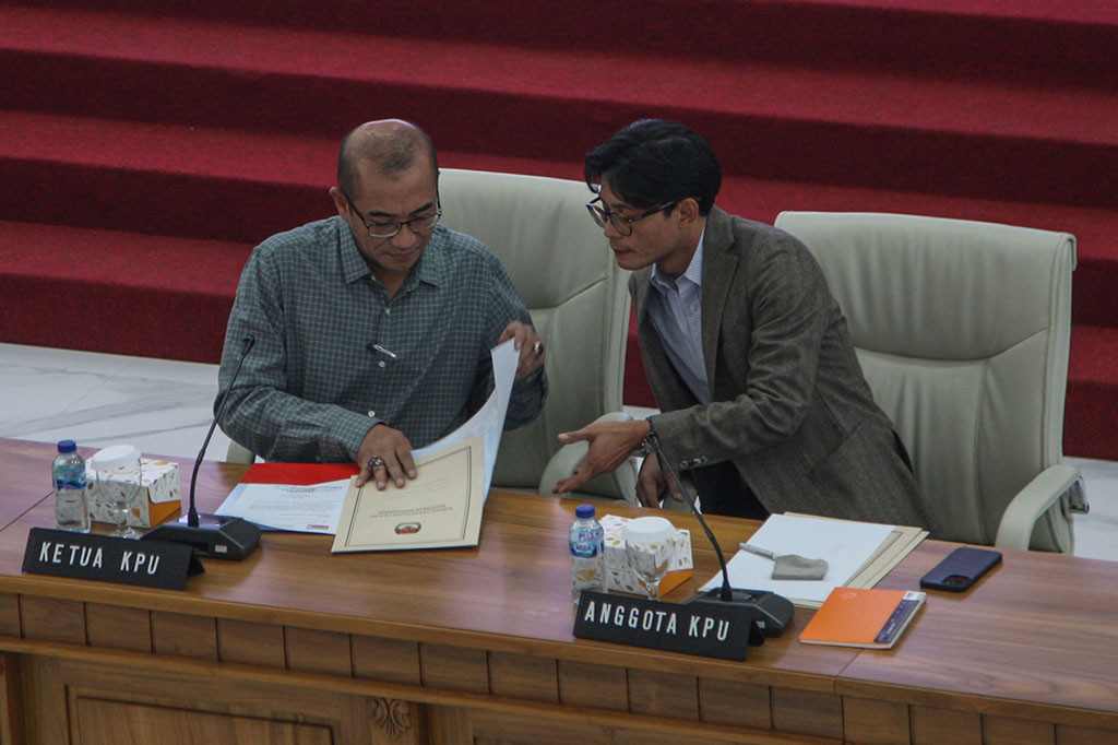 Ketua KPU RI Hasyim Asy'ari, saat membuka rapat koordinasi di Kantor KPU, Jakarta, Rabu, 6 Desember 2023, menyebutkan kelima hal tersebut adalah format, tema, moderator, panelis debat, serta jumlah orang yang dapat menghadiri debat dari masing-masing paslon.