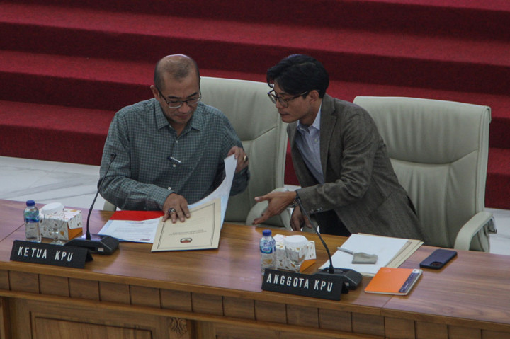 Ketua KPU RI Hasyim Asy'ari, saat membuka rapat koordinasi di Kantor KPU, Jakarta, Rabu, 6 Desember 2023, menyebutkan kelima hal tersebut adalah format, tema, moderator, panelis debat, serta jumlah orang yang dapat menghadiri debat dari masing-masing paslon.