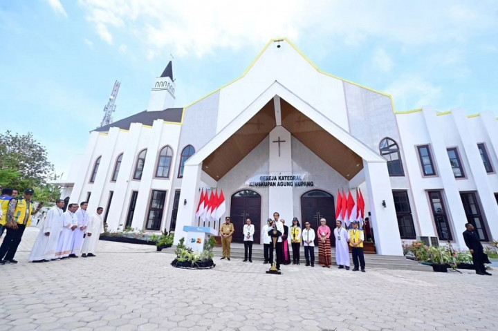 “Tidak hanya digunakan sebagai tempat ibadah tetapi juga bisa dimanfaatkan untuk kegiatan-kegiatan sosial kemasyarakatan yang lainnya, menyediakan ruang-ruang untuk membangun dialog, mempererat persaudaraan, mempererat kerukunan, untuk memperkokoh persatuan dan kesatuan bangsa,” ujar Presiden.