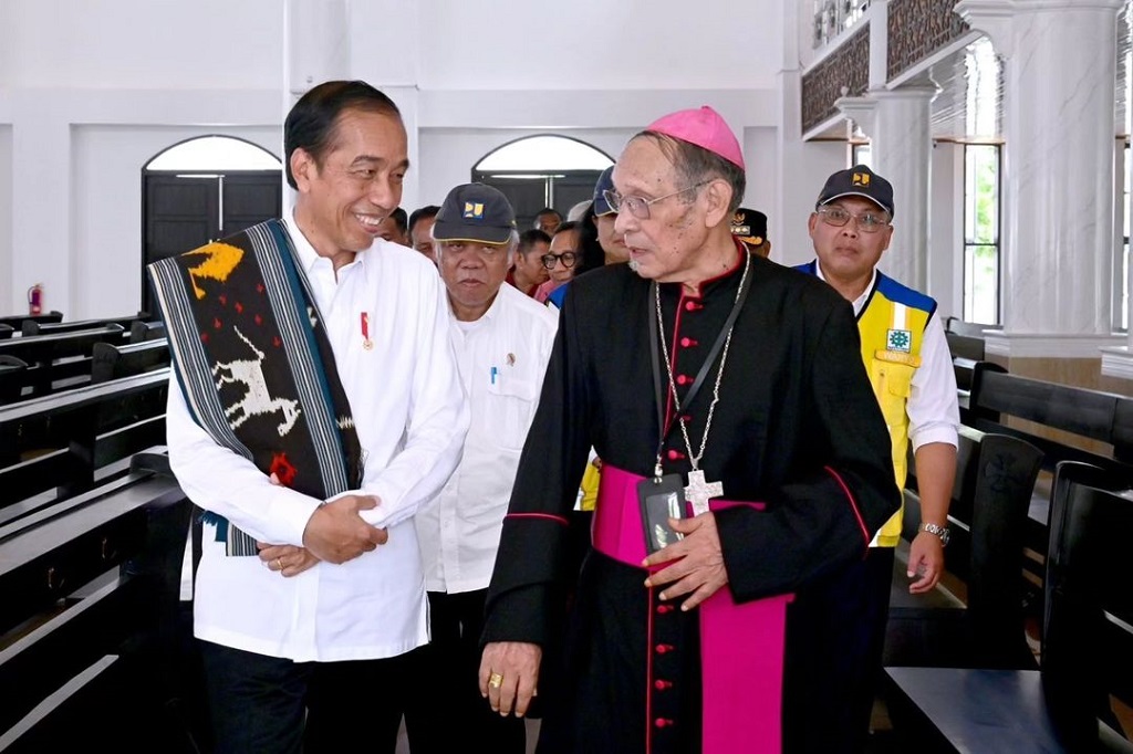 Presiden Joko Widodo meresmikan Gereja Katedral Keuskupan Agung, Kota Kupang, Provinsi Nusa Tenggara Timur (NTT), pada Rabu, 6 Desember 2023. Dalam sambutannya, Presiden Jokowi berpesan bahwa selain untuk tempat ibadah, gereja yang memiliki kapasitas 1.500 jemaat tersebut dapat dimanfaatkan untuk kegiatan sosial kemasyarakatan dan mempererat persaudaraan.