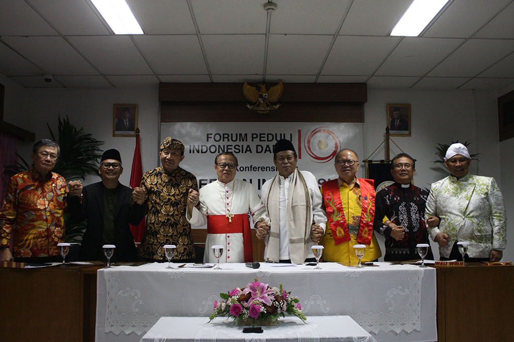 Dalam paparannya, para tokoh agama tersebut membacakan sembilan poin seruan yang disampaikan secara bergiliran. Adapun isi seruannya, pertama, menjaga persatuan dan kesatuan Indonesia, serta mengedepankan dan mengutamakan kepentingan nasional di atas kepentingan pribadi, kelompok/golongan, dan atau kepentingan partai politik.