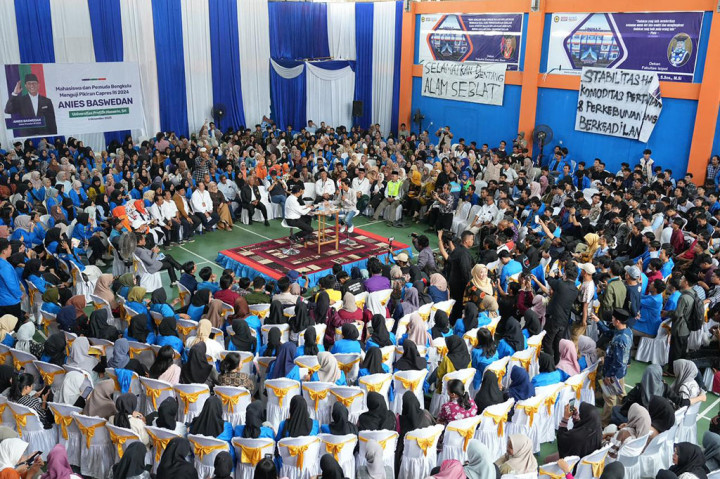 “Sebenarnya bukan hanya Jawa dapat, kesempatan luar Jawa tidak, tapi banyak di Jawa juga yang tidak dapat. Kita jangan bedakan berdasarkan pulau tapi bedakan siapa yang dapat kesempatan dan siapa yang tidak,” jelas Anies