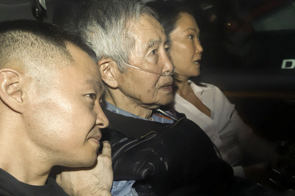 Fujimori dijebloskan ke penjara pada 2009 atas pembantaian yang dilakukan oleh tentara pada 1991 dan 1992 di mana 25 orang, termasuk seorang anak, terbunuh dalam operasi anti-teroris.