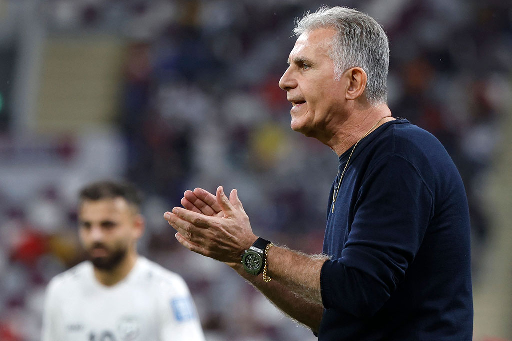 Dalam serangkaian pernyataan dikenal sebagai Twitter, Asosiasi Sepak Bola Qatar (QFA) mengumumkan bahwa mereka telah memutus hubungan dengan Queiroz sebelum dengan cepat mengumumkan penunjukan penggantinya.