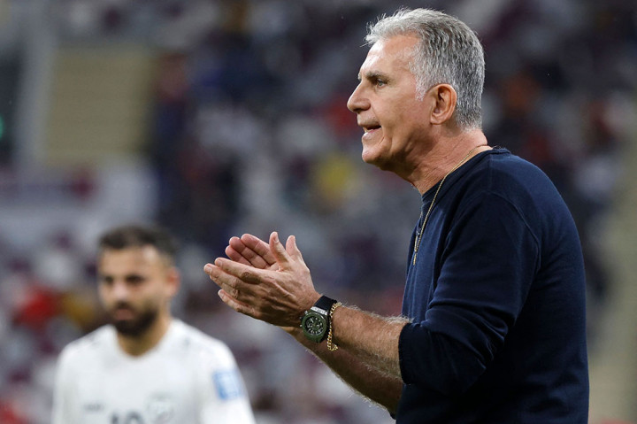 Dalam serangkaian pernyataan dikenal sebagai Twitter, Asosiasi Sepak Bola Qatar (QFA) mengumumkan bahwa mereka telah memutus hubungan dengan Queiroz sebelum dengan cepat mengumumkan penunjukan penggantinya.