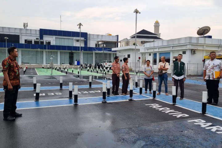 Kasat Lantas Polresta Sidoarjo Kompol Indra Budi Wibowo mengatakan, inovasi ini dilakukan setelah melihat masih banyak pemohon di wilayah Kota Sidoarjo yang kesulitan lulus dari ujian praktik SIM. Seperti lintasan praktik seperti huruf 8 yang dulu membuat pemohon SIM banyak gagal, sudah dipermudah dengan diubah menjadi huruf S.