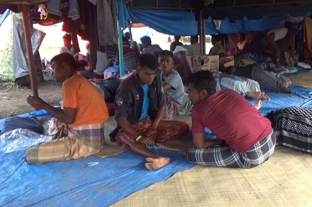 Nasib 233 pengungsi imigran Rohingya yang mendarat di pesisir pantai Desa Kulam Bate, Kabupaten Pidie, Aceh masih terkatung-katung.