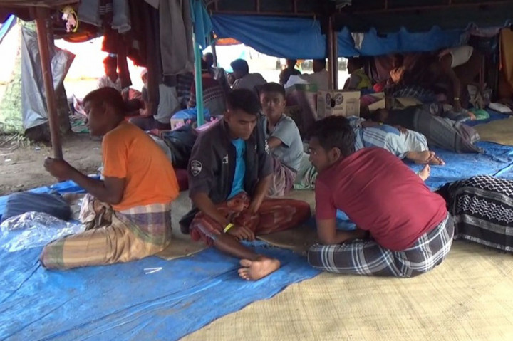 Nasib 233 pengungsi imigran Rohingya yang mendarat di pesisir pantai Desa Kulam Bate, Kabupaten Pidie, Aceh masih terkatung-katung.
