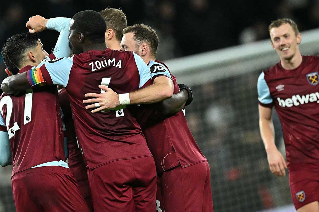 Hasil itu membuat The Hammers naik ke posisi kesembilan di klasemen sementara dengan 24 poin. Sedangkan Tottenham tertahan di posisi kelima dengan 27 poin