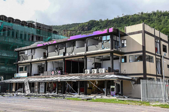Ledakan tersebut, yang terjadi sebelum fajar, terdengar beberapa kilometer jauhnya, dengan kekuatan ledakan yang menghancurkan jendela-jendela rumah, bank, dan toko di dekatnya.