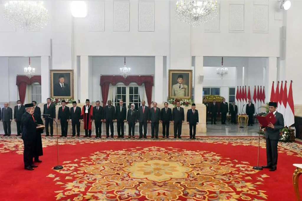 Presiden Joko Widodo melantik Irjen Marthinus Hukom sebagai Kepala Badan Narkotika Nasional (BNN) pada Jumat, 8 Desember 2023, di Istana Negara, Jakarta. Marthinus Hukom menggantikan Petrus Golose yang memasuki masa pensiun.