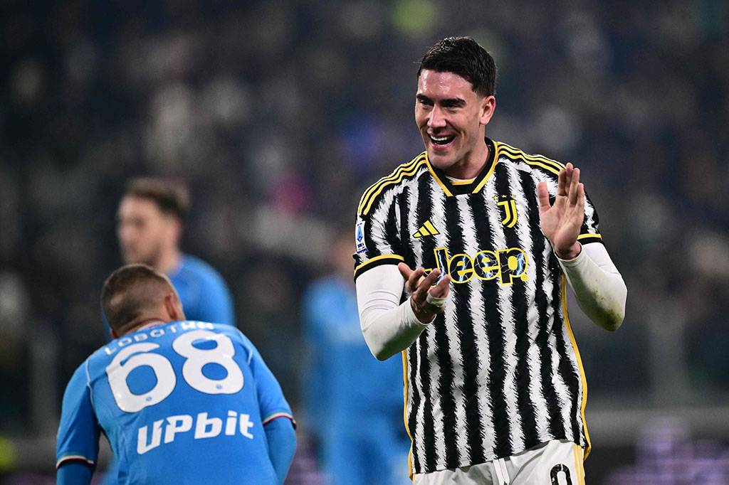 Juventus bermain lebih baik pada awal babak kedua. Sepakan Dusan Vlahovic menggetarkan tiang gawang Napoli pada menit ke-49, setelah aksi brilian Manuel Locatelli dan Weston McKennie.