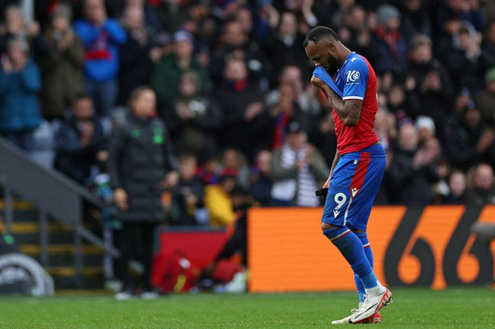 Namun pemain Palace Jordan Ayew dikeluarkan dari lapangan saat waktu tersisa 15 menit dan Liverpool mengambil keuntungan penuh untuk menghapus penampilan buruk sebelumnya dengan akhir yang luar biasa.