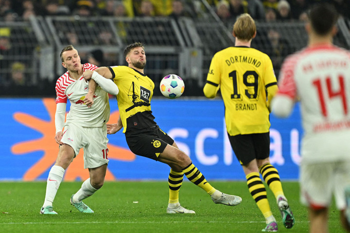 Dortmund berinisiatif melakukan tiga pergantian pemain untuk mengejar ketertinggalan pada babak kedua. Namun, mereka hanya bisa memperkecil kekalahan melalui gol telat Niclas Fullkrug pada menit 90+3. Skor 3-2 untuk keunggulan Leipzig bertahan hingga peluit panjang berbunyi.