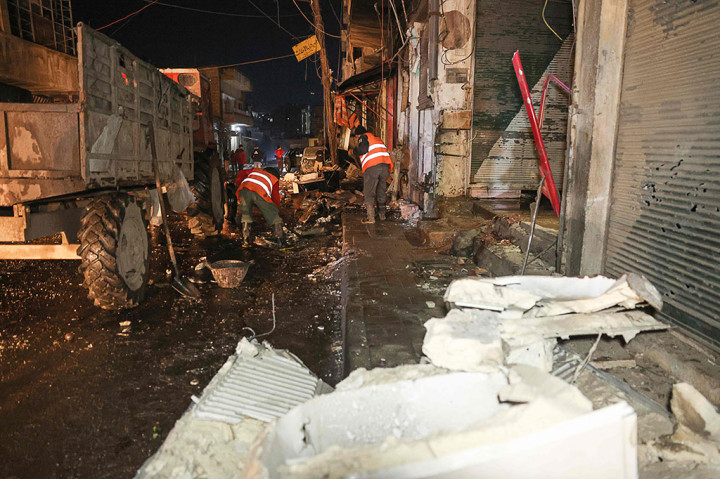 Enam warga sipil tewas dan 25 lainnya terluka pada hari Sabtu, 9 Desember 2023 dalam pemboman tentara Suriah terhadap benteng besar pemberontak terakhir di negara itu, kata sebuah pemantau perang.