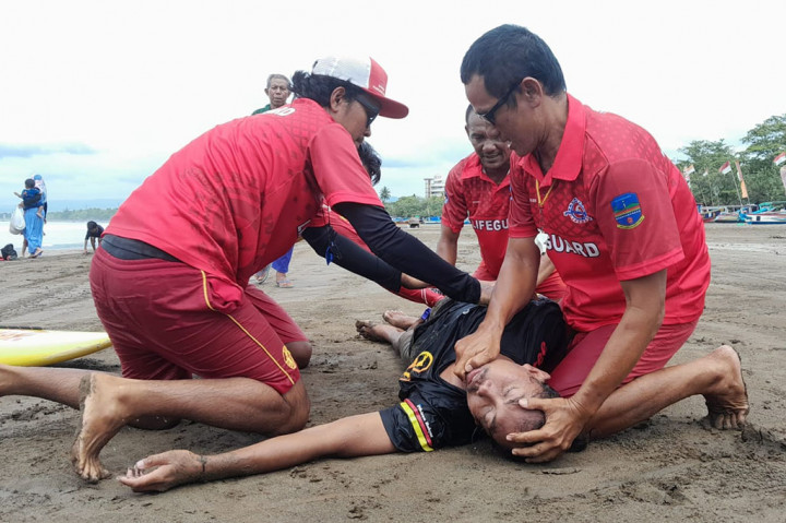 Staf Ahli Menteri Pariwisata dan Ekonomi Kreatif Fadjar Hutomo mengatakan, kegiatan simulasi yang digelar Kementerian Pariwisata dan Ekonomi Kreatif (Kemenparekraf) sebagai bentuk persiapan jelang libur Natal dan tahun baru (Nataru). Namun, kegiatan simulasi penyelamatan wisatawan dilakukan melihat risiko laka laut.