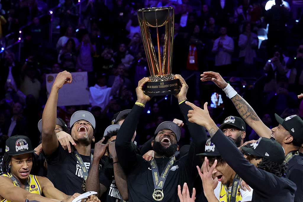 Los Angeles Lakers menjadi juara pertama NBA In-Season Toutnament setelah mengalahkan Indiana Pacers dengan skor 123-109 dalam laga babak final yang digelar di T-Mobile Arena Las Vegas, Minggu, 10 Desember 2023 WIB.