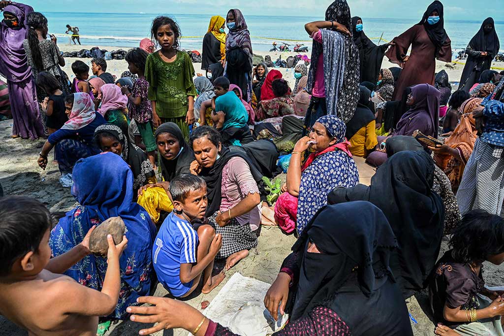 Sekitar 315 orang pengungsi Rohingya kembali mendarat di Aceh yakni di wilayah pesisir Blang Raya Kabupaten Pidie, dan pantai Blang Ulam Kabupaten Aceh Besar, pada Minggu, 10 Desember 2023.