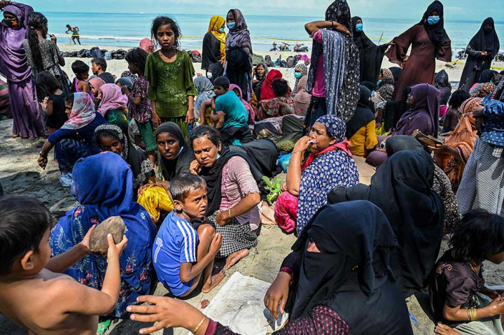 Sekitar 315 orang pengungsi Rohingya kembali mendarat di Aceh yakni di wilayah pesisir Blang Raya Kabupaten Pidie, dan pantai Blang Ulam Kabupaten Aceh Besar, pada Minggu, 10 Desember 2023.