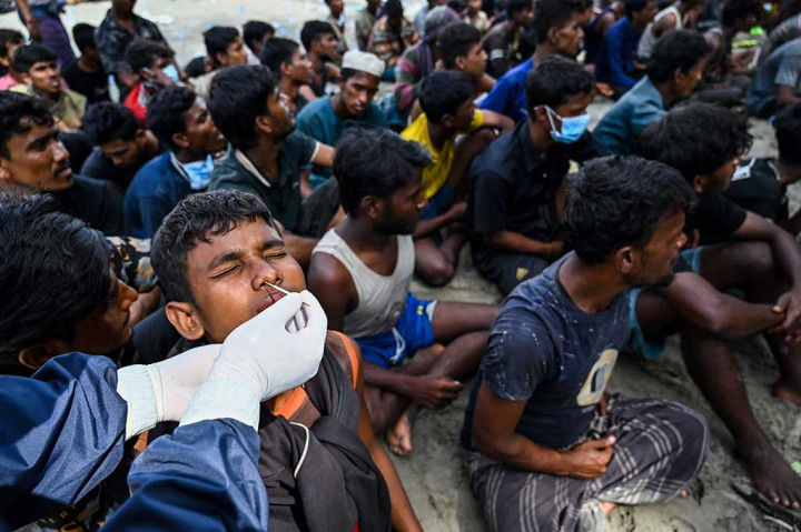 Miftach menyampaikan para imigran Rohingya di Pidie mendarat Minggu sekitar 03.30 WIB dan di Aceh Besar sekira pukul 5.30 WIB. Kedatangan pengungsi Rohingya di Pidie tersebut sempat mendapat penolakan dari warga setempat, tetapi kemudian mereka terus kembali hingga akhirnya berhasil mendarat.